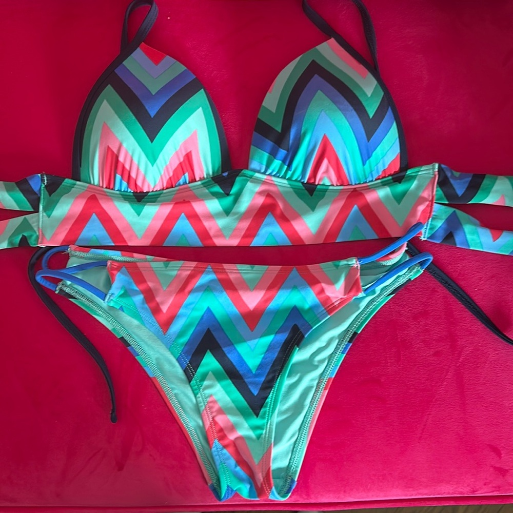 NWOT Chevron bikini